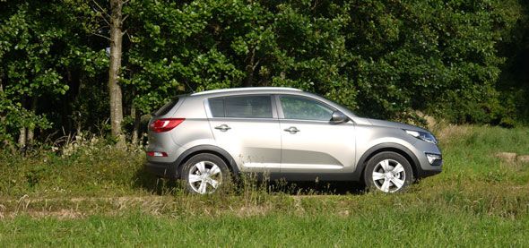 Kia Sportage vs. Toyota RAV 4 Kia Sportage vs. Toyota RAV 4