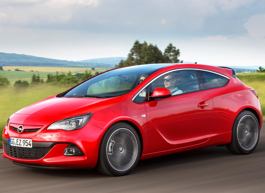 Opel Astra GTC BiTurbo El motor BiTurbo de Opel tiene 195 CV y gasta menos de 5 litros a los 100 km.