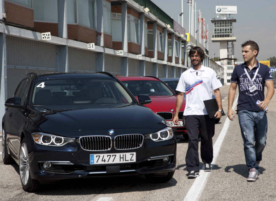 BMW BMW nos asignó un monitor a cada uno de los periodistas para que sacásemos hasta la última gota de jugo de ambos coches.