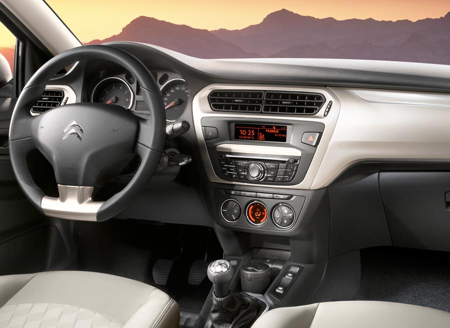 Citroen C-Elysee Citroën ha desvelado la primera foto del interior del nuevo C-Elysee.