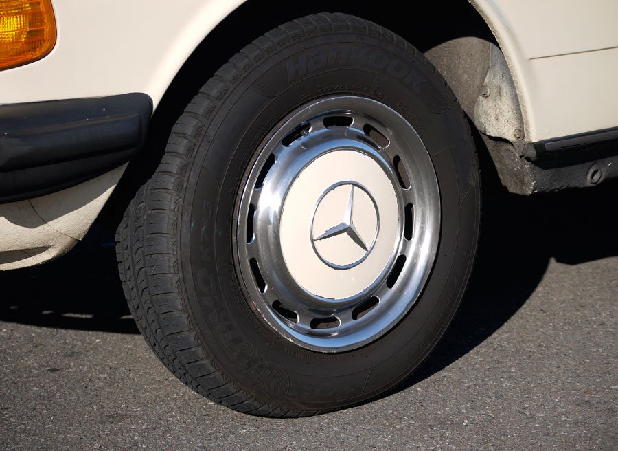 Obsolescencia programada en el automóvil Mercedes W123, Punta Canide, Rubén Fidalgo