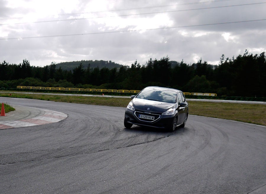 Peugeot 208 eHDi 92 CV Peugeot 208 eHDi 92 CV, A Pastoriza, Rubén Fidalgo