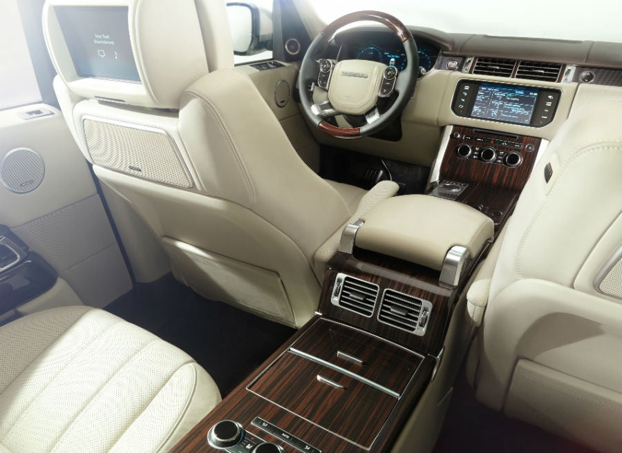 Range Rover El interior del nuevo Range Rover mantiene la imagen lujosa que siempre le ha caracterizado.