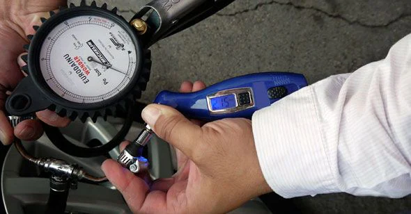A examen: manómetros de las gasolineras. ¿Puedes fiarte?