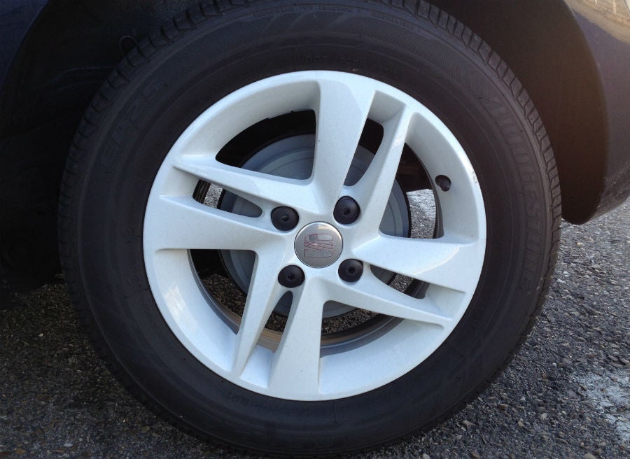 Seat Mii Las llantas de 14 pulgadas en color blanco son otro de los añadidos de la versión especial @Mii.