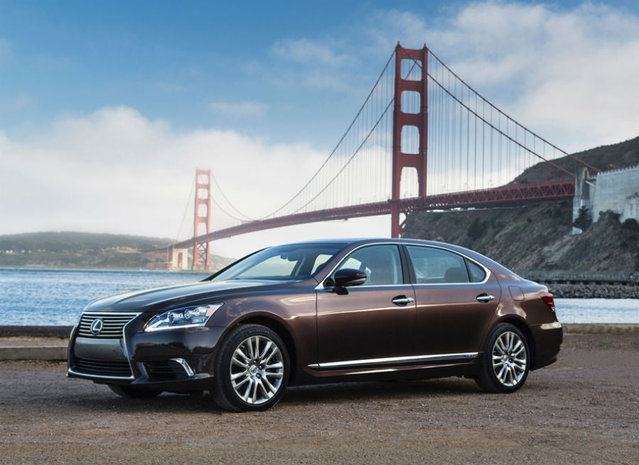 Lexus LS600h El Lexus LS 600h tiene un precio de partida de 118.800 euros.