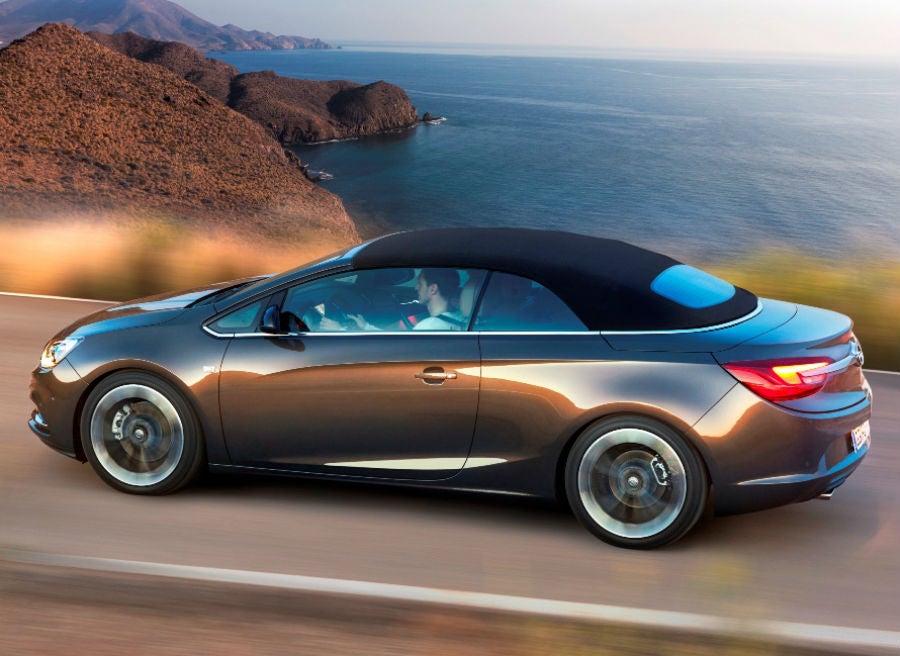 Nuevo Opel Cabrio El techo de lona del Opel Cabrio puede abrirse o cerrarse hasta una velocidad de 50 km/h.