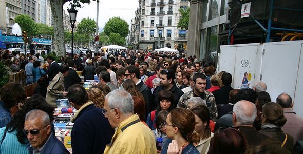 Las megatiendas inundan el Paseo de Gràcia