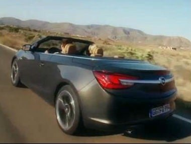 El Opel Cabrio en movimiento El Opel Cabrio en movimiento