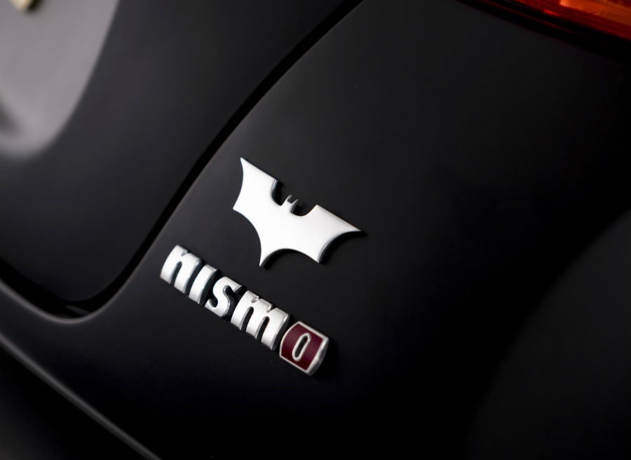 Nissan Juke El logotipo de Batman está presente tanto en la zaga como en la parrilla delantera del Nissan Juke.