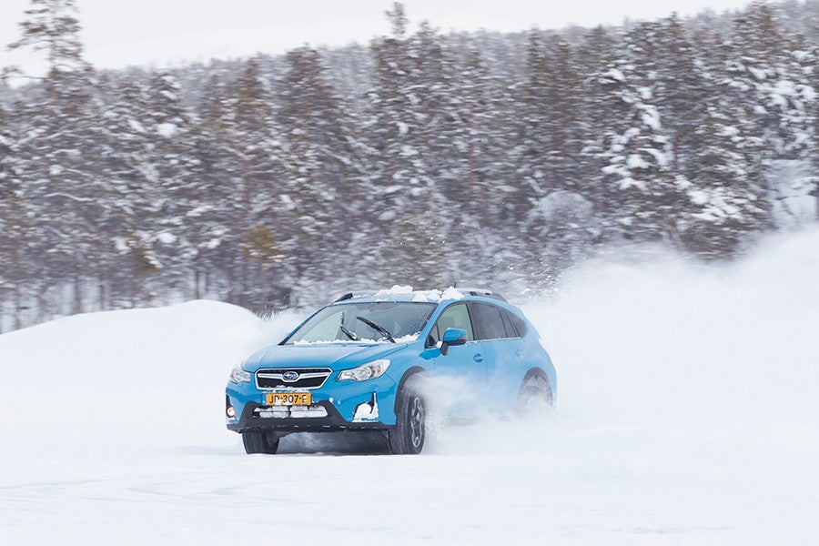 Gracias a su tracción total y su construcción robusta con un bajo centro de gravedad, los modelos de Subaru son fáciles y a la vez excitantes de conducir.