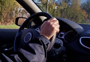 Persona-mayor-al-volante-300x208