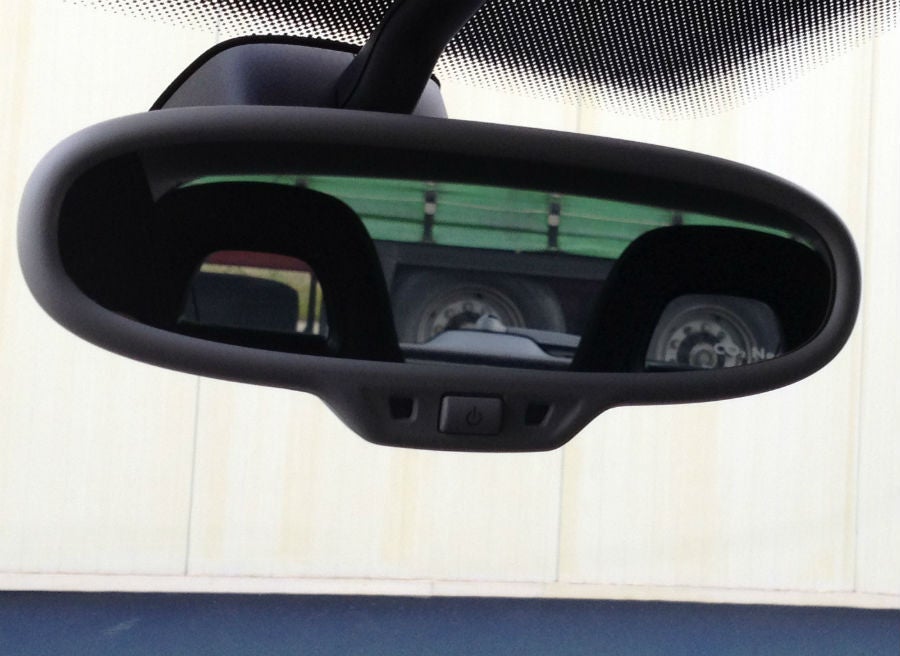 Scirocco Hurricane La visión que ofrece el espejo retrovisor interior sigue siendo uno de los principales hándicaps del Volkswagen Scirocco.