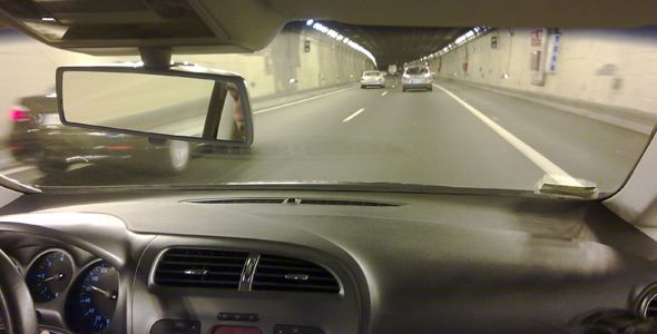 Cómo conducir dentro de un túnel Cómo conducir dentro de un túnel