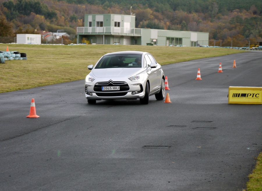 Citroen DS5 HDi 160 CV Sport esquiva Citroën DS5 HDi 160 CV Sport, A Magdalena, Rubén Fidalgo