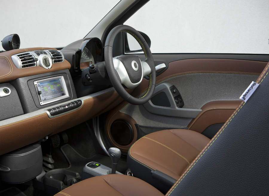 Smart Fortwo BoConcept En el interior del Smart ForTwo BoConcept contaremos con una pantalla táctil de 6,5 pulgadas.