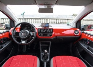 VW Cross Up El interior del Volkswagen Cross Up! varía menos que el exterior respecto al modelo convencional.