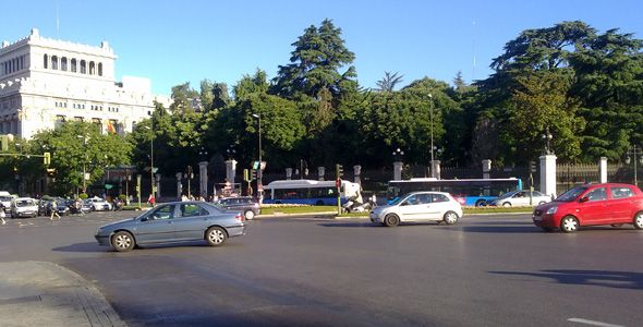 Madrid pone en marcha un plan para aumentar el número de coches eléctricos e híbridos Madrid pone en marcha un plan para aumentar el número de coches eléctricos e híbridos