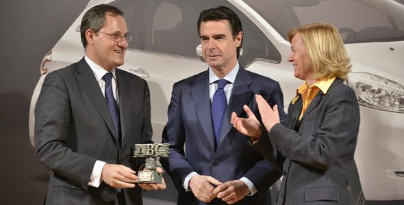 Soria afirma que la industria del automóvil apostará por España Soria afirma que la industria del automóvil apostará por España