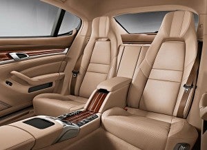 Porsche Panamera Las plazas traseras del Porsche Panamera ganan espacio con las versiones Executive.