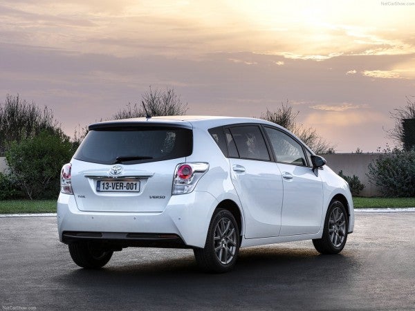 Toyota-Verso_2013_1280x960_wallpaper_27