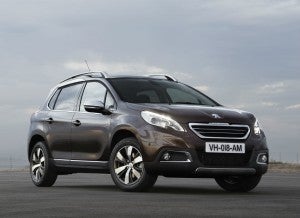 Peugeot 2008 El Peugeot 2008 está disponible en tres acabados diferentes. Access, Active y Allure.