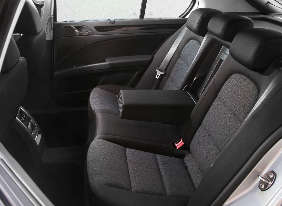 Skoda Superb El espacio interior que ofrece el nuevo Skoda Superb es una de sus mayores virtudes, especialmente en la parte trasera.