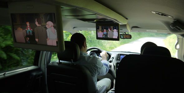 El 90% de los padres admite distraerse al volante El 90% de los padres admite distraerse al volante