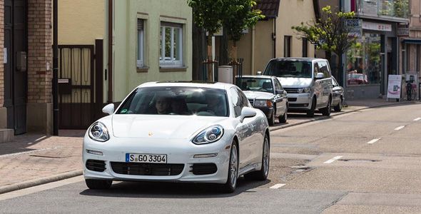 El Porsche Panamera S E-Hybrid consume 4,4 l/100 km en las pruebas El Porsche Panamera S E-Hybrid consume 4,4 l/100 km en las pruebas