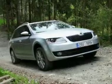 Skoda Octavia Combi y Octavia Combi 4×4, en movimiento Skoda Octavia Combi y Octavia Combi 4×4, en movimiento
