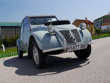 Probamos uno de los escasísimos Citroën 2 CV Sahara 4×4 Probamos uno de los escasísimos Citroën 2 CV Sahara 4×4