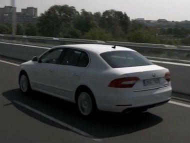 Skoda Superb 2013, en movimiento Skoda Superb 2013, en movimiento