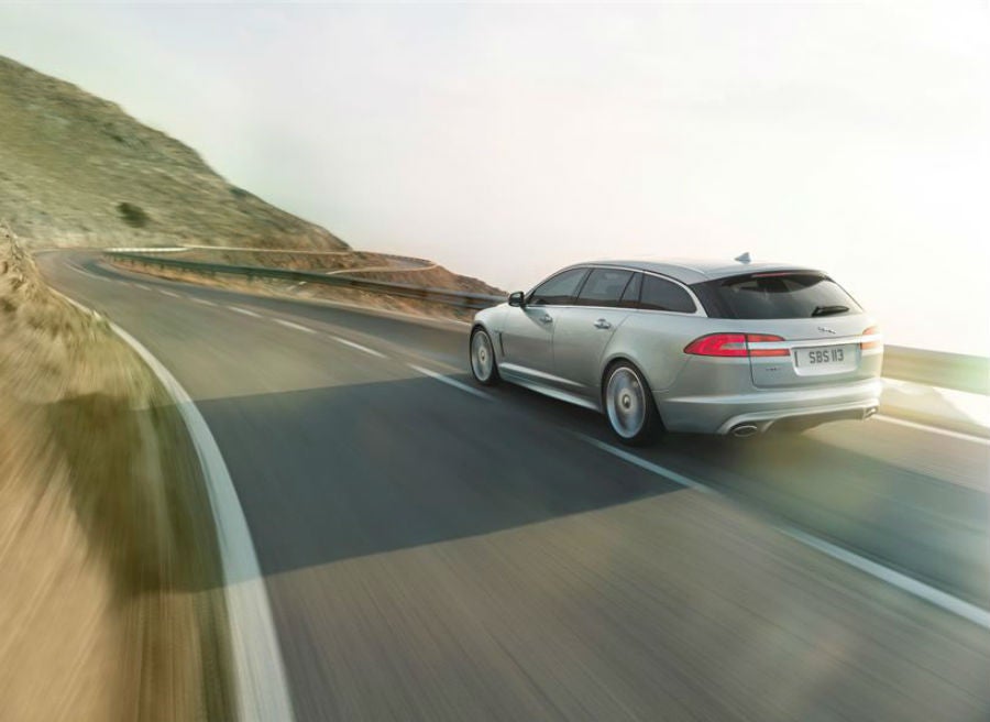 Jaguar XF El Jaguar XF Sportbrake también recibe el nuevo motor diésel de la marca.