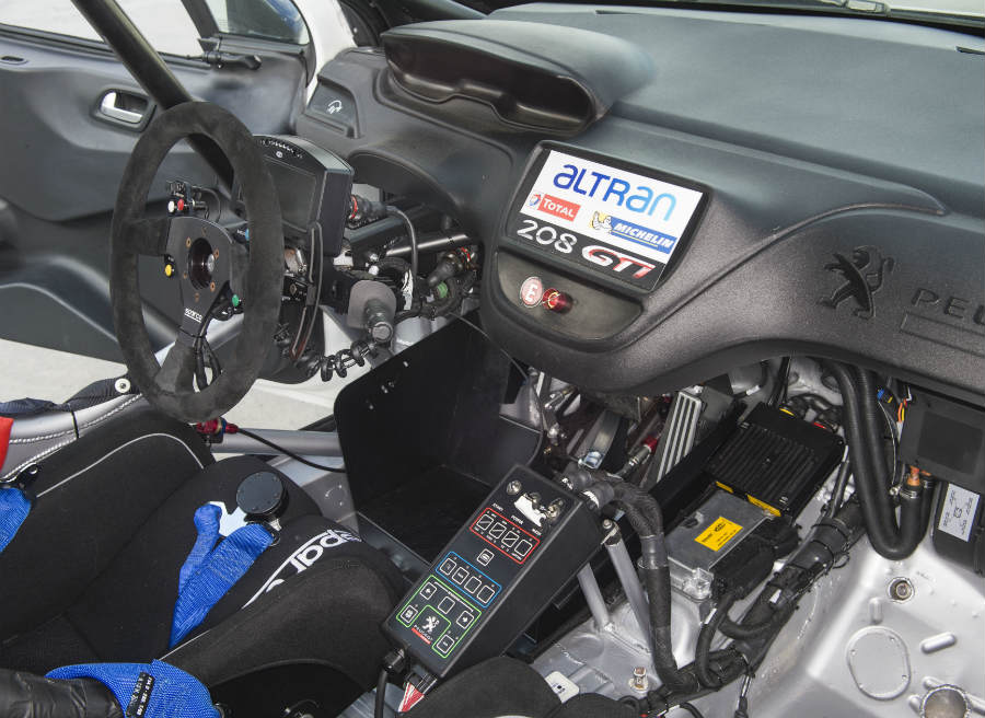 Peugeot 208 GTi Nurburgring El interior del Peugeot 208 GTi Nürburgring, aunque no lo parezca, es cómodo.