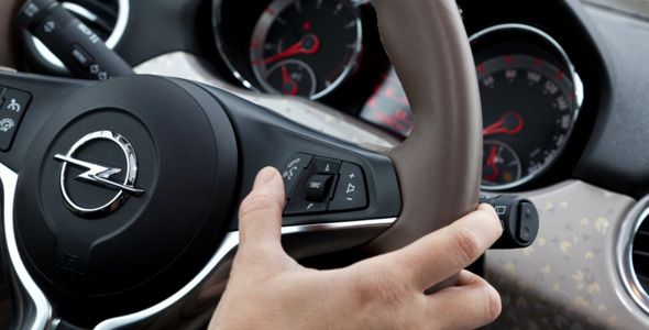 El Opel Adam incorpora el control interactivo por voz Siri Eyes Free de Apple El Opel Adam incorpora el control interactivo por voz Siri Eyes Free de Apple