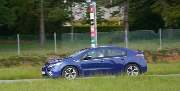 Opel lidera las pruebas reales de comunicación entre vehículos e infraestructuras “Car to X” Opel lidera las pruebas reales de comunicación entre vehículos e infraestructuras “Car to X”