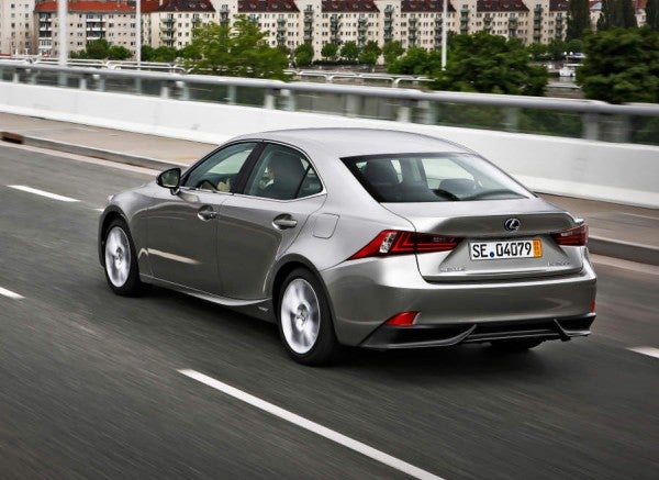 Lexus-IS-300h-9-600x437