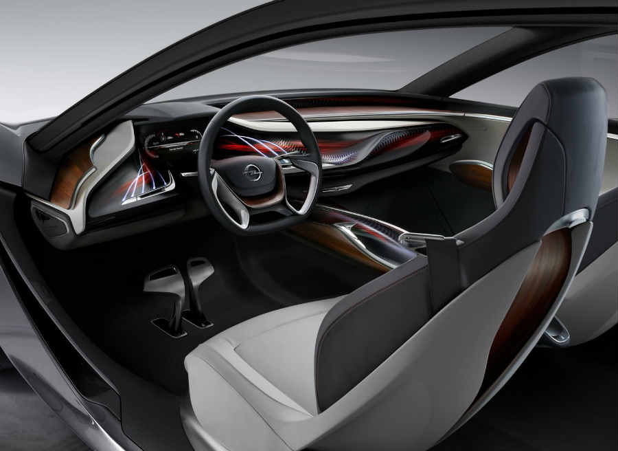 Opel Monza Concept El interior del Opel Monza, como el de todos los prototipos, es espectacular.