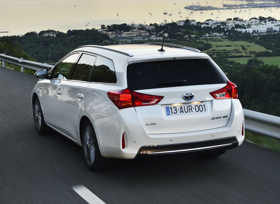 Toyota Auris Touring Sports El color Blanco Perla es exclusivo de la versión híbrida del Toyota Auris Touring Sports.