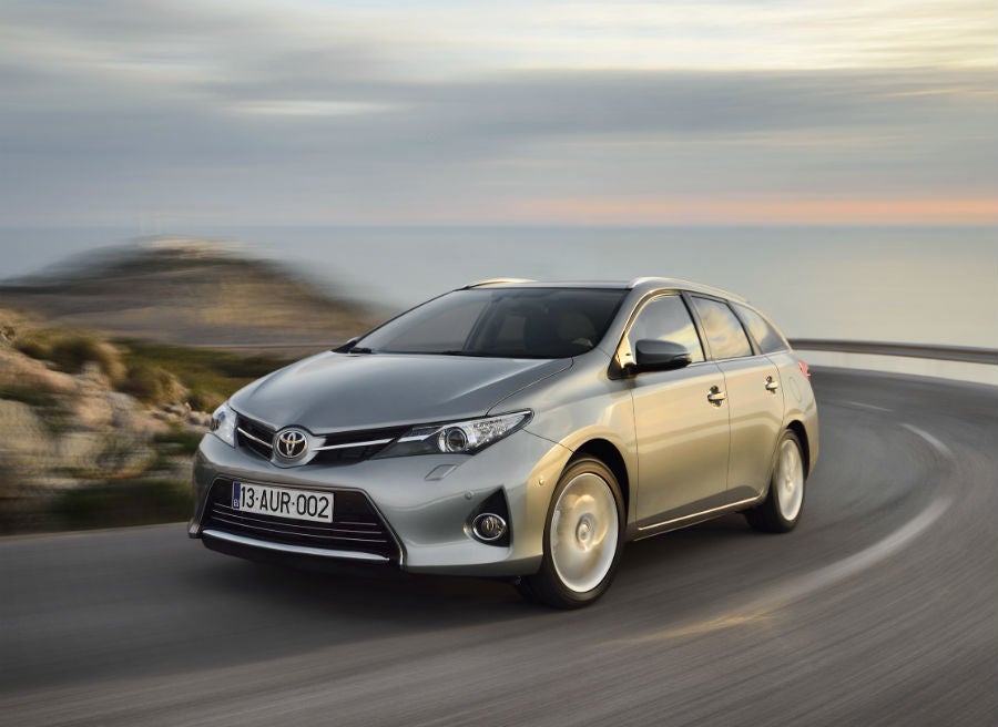 Toyota Auris Touring Sports Además de la versión híbrida, el Toyota Auris Touring Sports cuenta con dos motores diésel y uno de gasolina.
