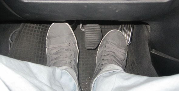 Al volante, ¿en bañador y chanclas? Cómo vestirse para conducir Al volante, ¿en bañador y chanclas? Cómo vestirse para conducir