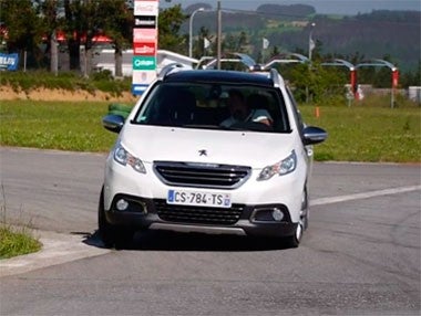 Vídeo prueba del Peugeot 2008 Allure e-HDi 115 CV 2013 Vídeo prueba del Peugeot 2008 Allure e-HDi 115 CV 2013