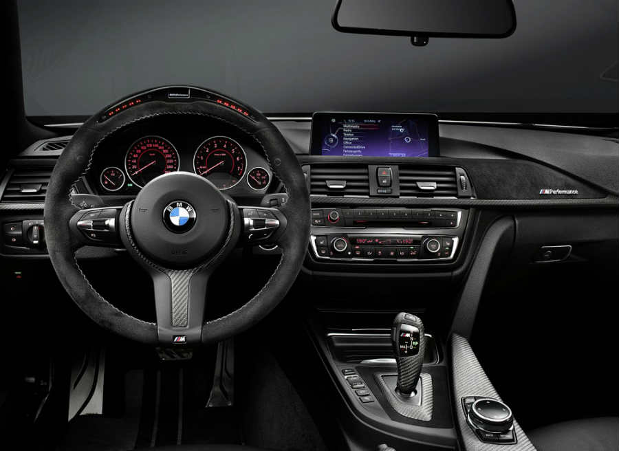 BMW Serie 4 M Performance El interior del BMW Serie 4 recibe elementos como un nuevo volante deportivo con el M Performance Pack.