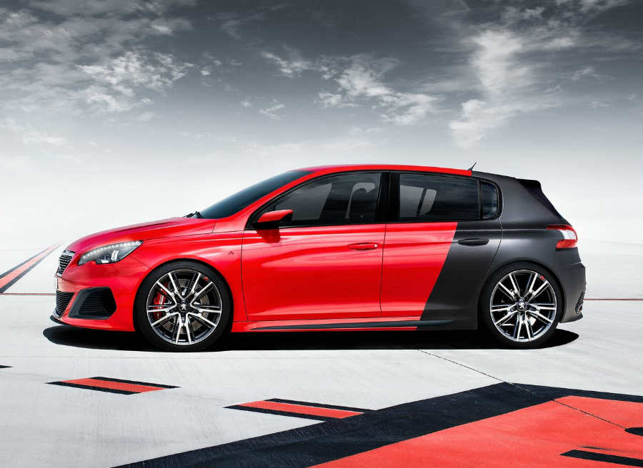 Peugeot 308 R Concept Llantas de 19 pulgadas, carrocería rebajada... el Peugeot 308 R Concept es todo un deportivo.