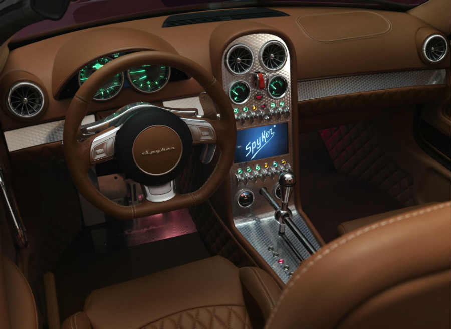 Spyker Venator B6 Spyder El interior del Spyker Venator Spyder contiene elementos que recuerdan a la aviación.
