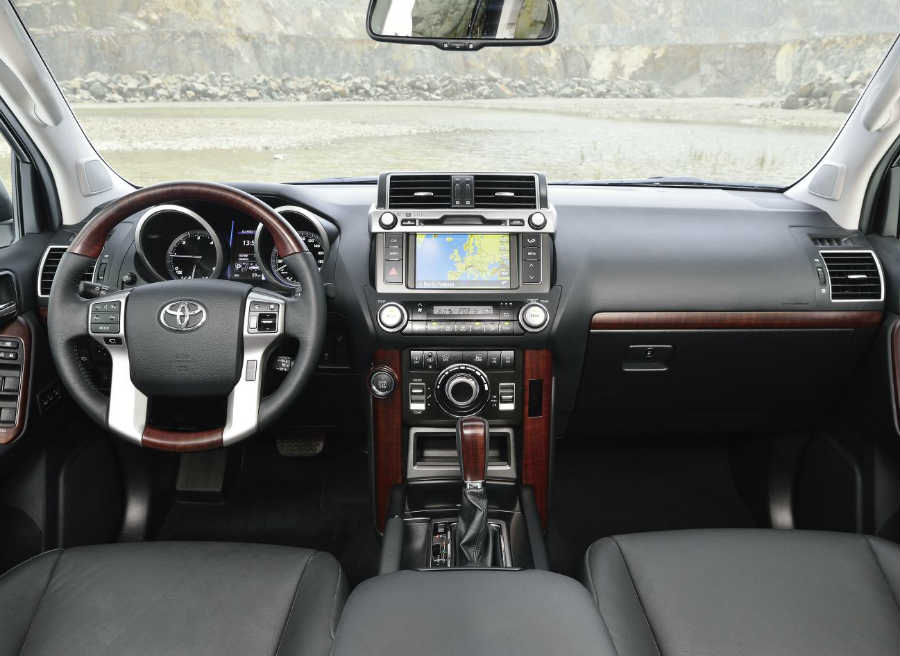 Toyota Land Cruiser El interior del Toyota Land Cruiser recibe también algunas novedades.