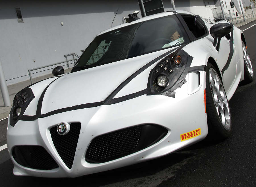 Alfa Romeo 4C El Alfa Romeo 4C tiene una potencia de 240 CV.