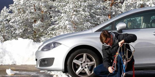 Cómo se ponen las cadenas al coche.