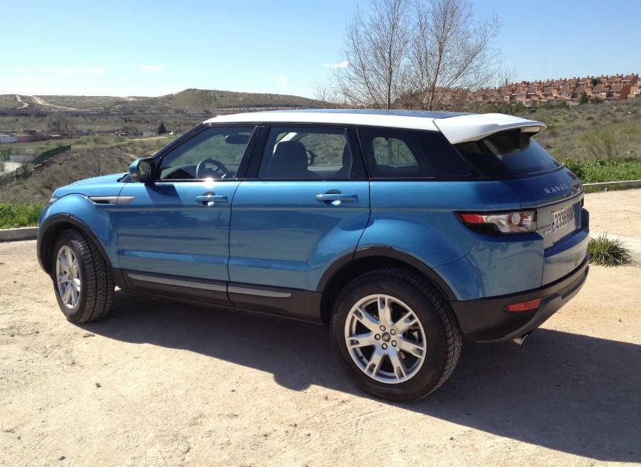 Range Rover Evoque A pesar de poder encarar caminos de tierra, la tracción 4x2 de esta versión del Evoque no será suficiente en las situaciones más complicadas.