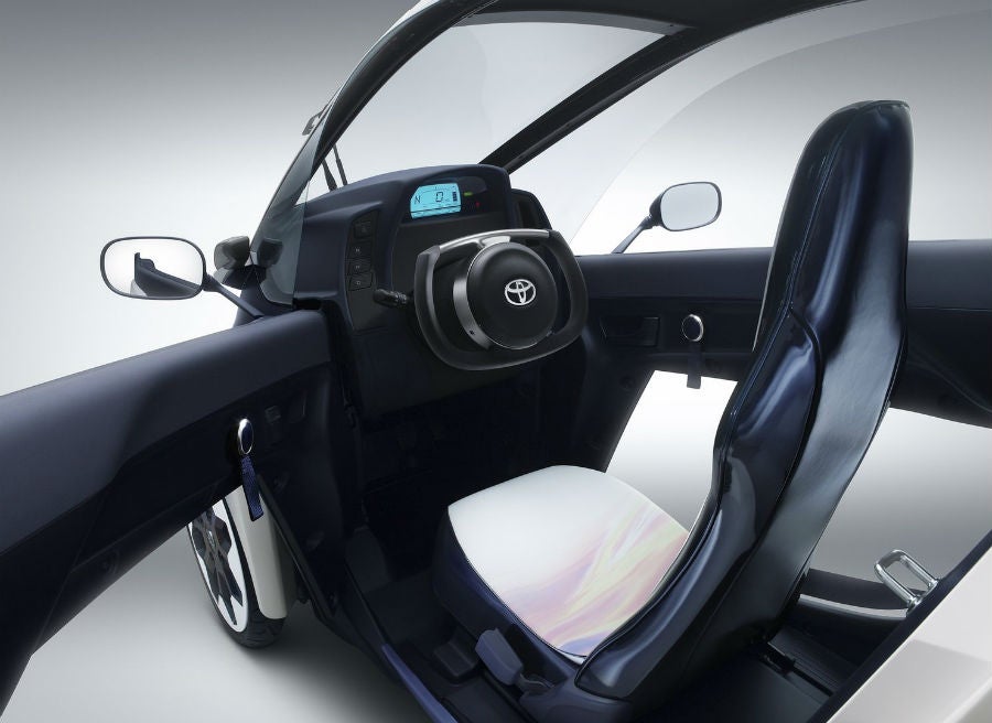 El Toyota i-ROAD tiene una capacidad para dos pasajeros.